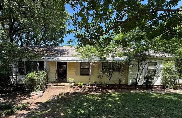 FREE MONTH RENT! Freshly Updated 3 Bedroom House photos photos