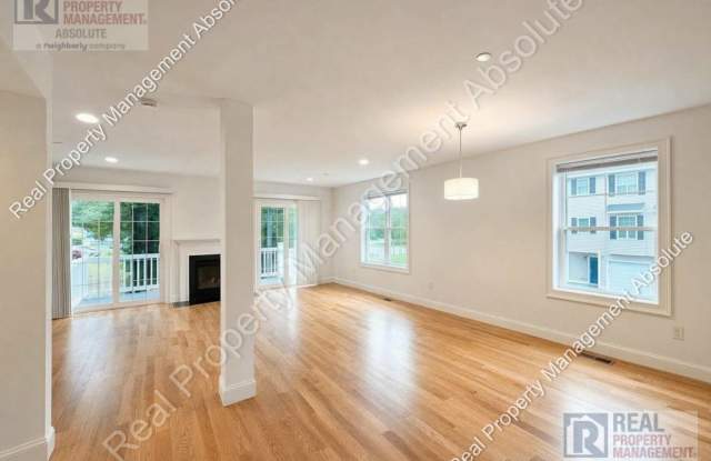 Modern Nashua Townhouse | 3 Beds • 2.5 Baths • Garage Gallery 4