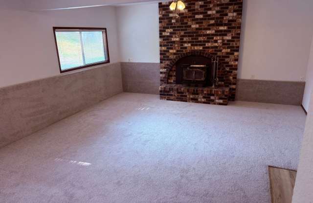 Large 3 BR 2.5 Bath Single Family Home in the Seattel Hills neighborhood, Everett $2995/mo Gallery 4