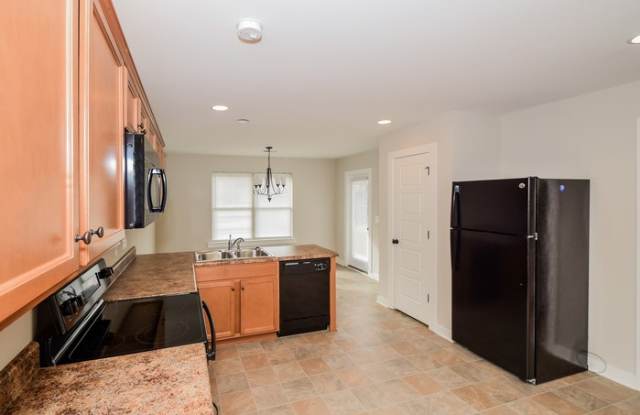 910 Maple Trace Gallery 2