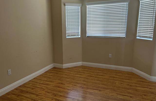 320 McHenry Road Gallery 4