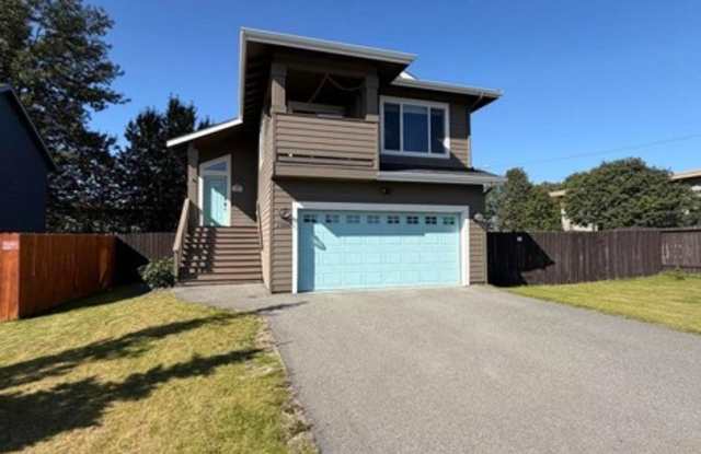 3 Bedroom Home close to JBER and downtown Gallery 1