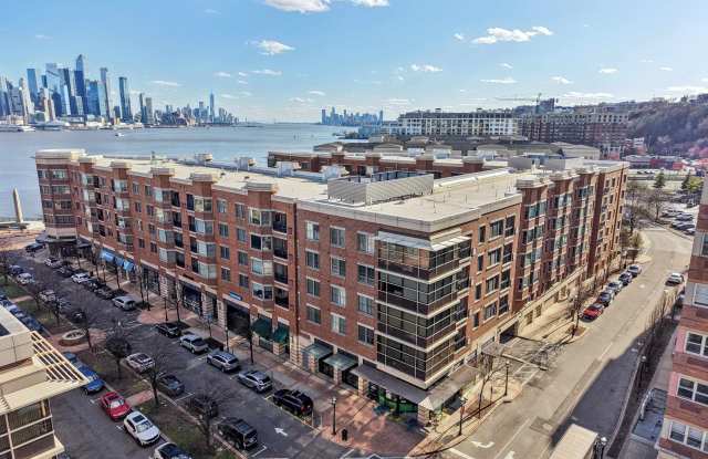 22 AVENUE AT PORT IMPERIAL photos photos