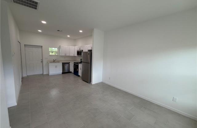 1092 Norton Avenue S Gallery 2
