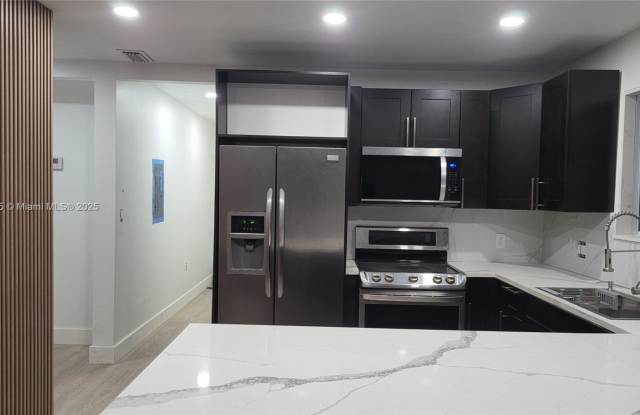 2310 Nw 103rd St photos photos