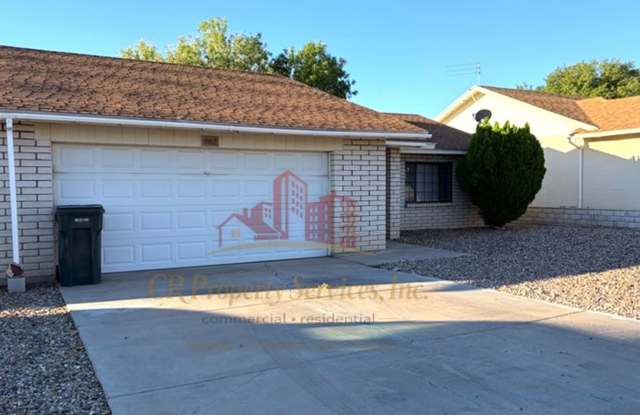 Amazing 2 Bedroom / 2 Bathroom Duplex in Centennial Park - Canyon Shadows Gallery 4