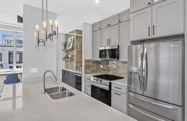 511 West Division Street - 1Unit 706 Gallery 4