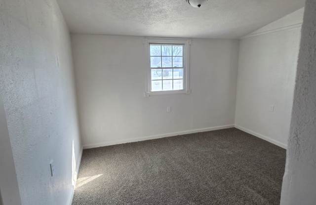 LIMITED TIME**NO APPLICATION FEE**1/2 OFF DEPOSIT** photos photos