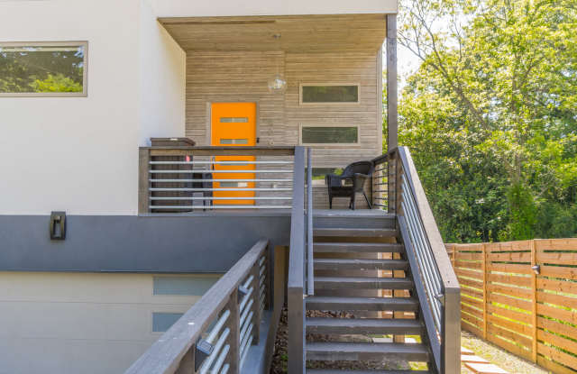 406 East Side Ave SE - Full HouseMain Gallery 3