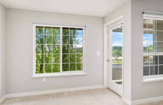 2Bd/2Ba Woodinville Condo Gallery 3
