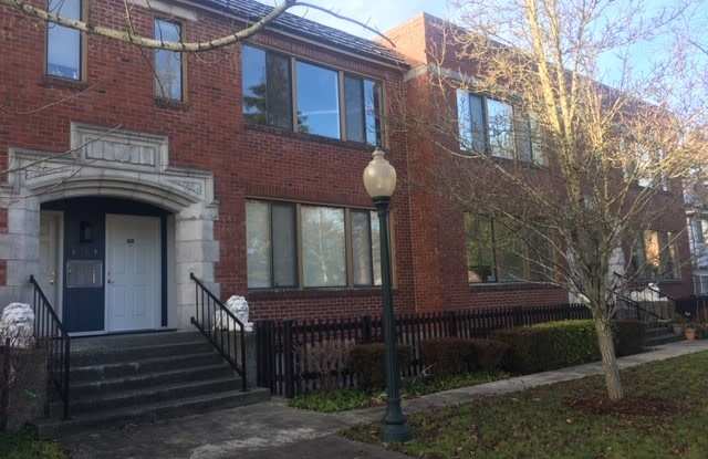 Charming 2 Bedroom 1 Bath Condo for Rent! Gallery 1