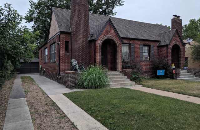 AWESOME 2-BDRM VICTORIAN DUPLEX HOME WITH 2-CAR GARAGE & CENTRAL A/C! photos photos