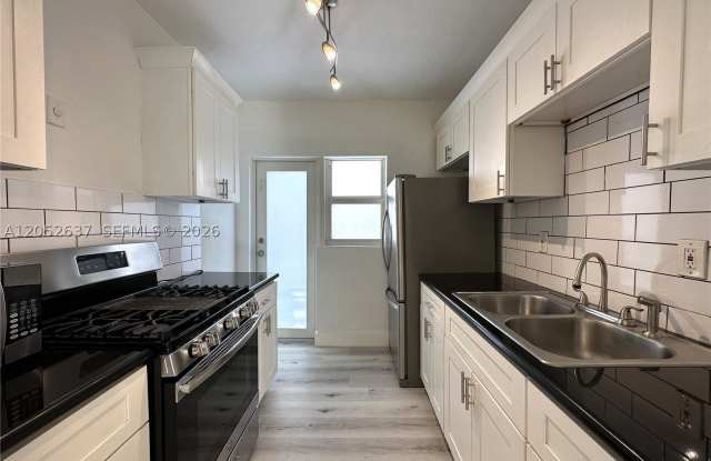 955 Bay Dr Gallery 2
