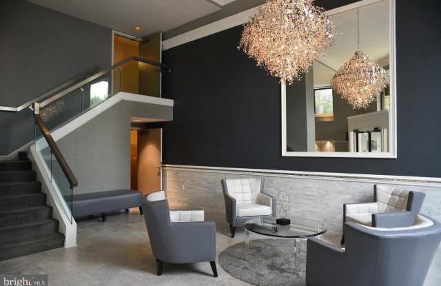 2111 WISCONSIN Avenue NW Gallery 2