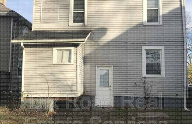 714 Poplar Street Gallery 3