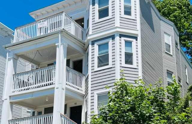 NEWLY RENOVATED PENTHOUSE UNIT photos photos