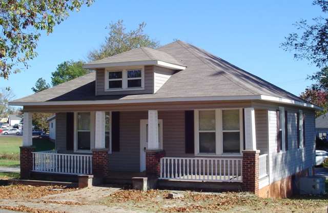 Historic Bungalow Recently Renovated Block from Downtown Clover - 104 Calhoun Street, Clover, SC 29710