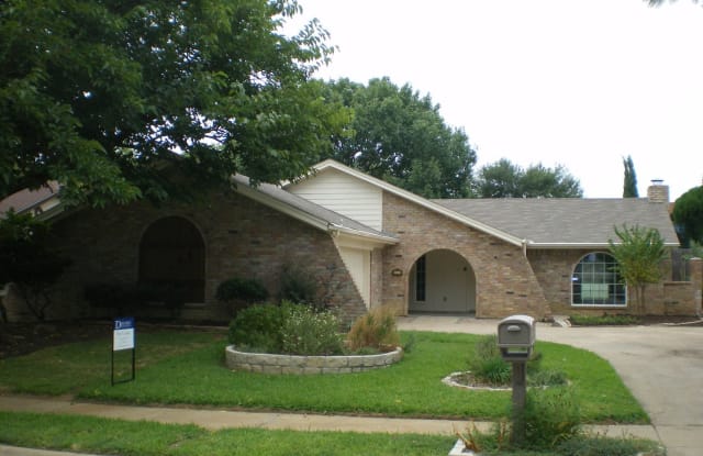 905 Spring Lake Dr. - 905 Spring Lake Drive, Bedford, TX 76021
