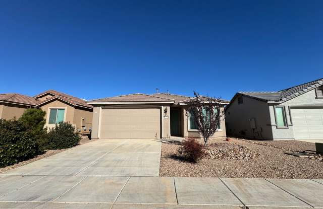 4BR/2.5BA/2CG, 2057 sq.ft. rental with DOG RUN in Sierra Vista, AZ photos photos