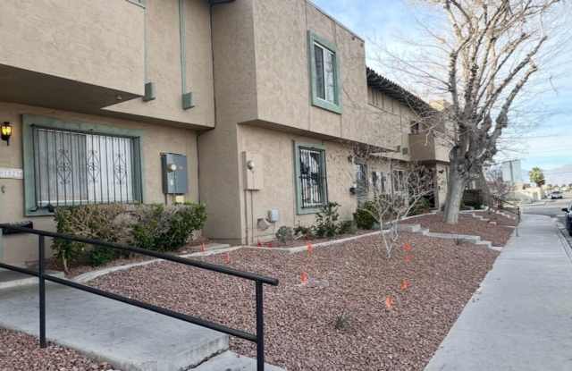 2 BEDROOMS 1.5 BATHROOM TOWNHOUSE AVAILABLE FOR RENT JONES AND VEGAS DR !!! Gallery 3