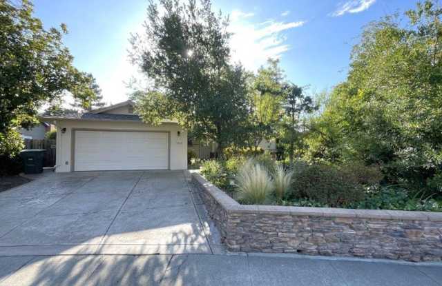 Concord Beautiful 4 bedroom 2 bathroom home in nice neighborhood with large yard! - 1824 Baldwin Drive, Concord, CA 94519