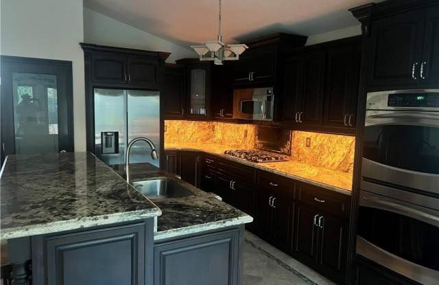 8225 Woodland Prairie Avenue Gallery 3