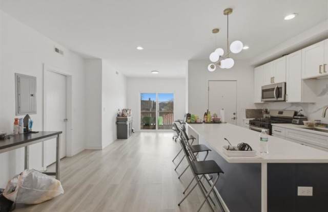 4937 N St. Louis Avenue, Gallery 3