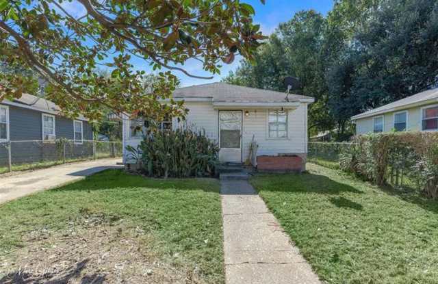 Remodeled Home Next To Ochsner LSU - 1653 Jennings Street, Shreveport, LA 71103