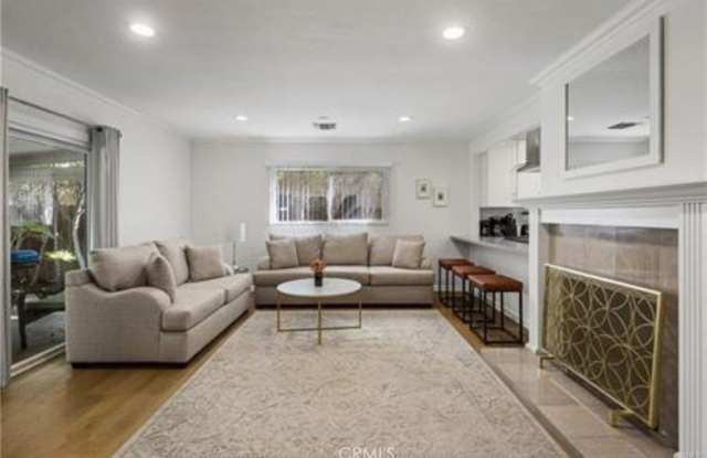 22335 Kittridge Street photos photos