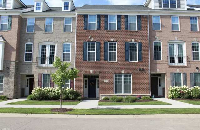 2731 Spurway Drive South - 1 photos photos