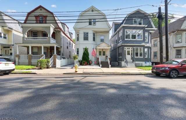 18 Llewellyn Ave Gallery 1