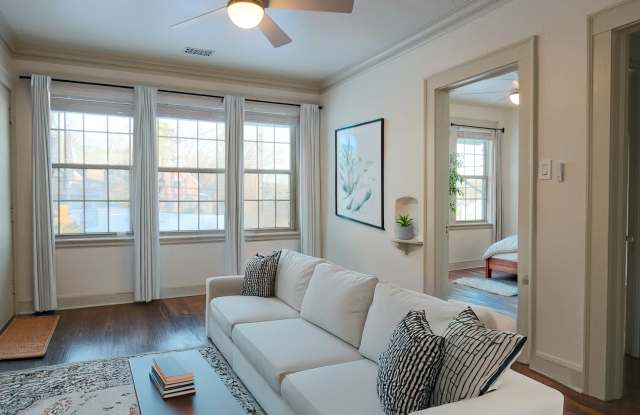 2015 Court Ave Gallery 2
