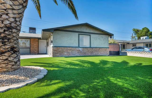 Spacious Furnished 5 Bed / 2 Bath Single Family Home with Private Pool in Las Vegas photos photos