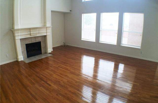 1921 Landridge Drive Gallery 3
