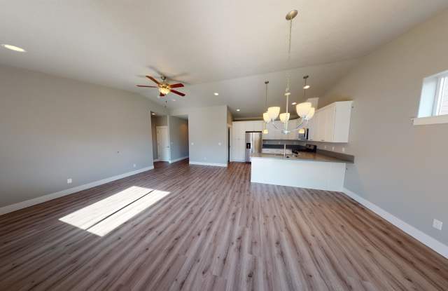 309 SW Oregon Trail Drive - 1 Gallery 2