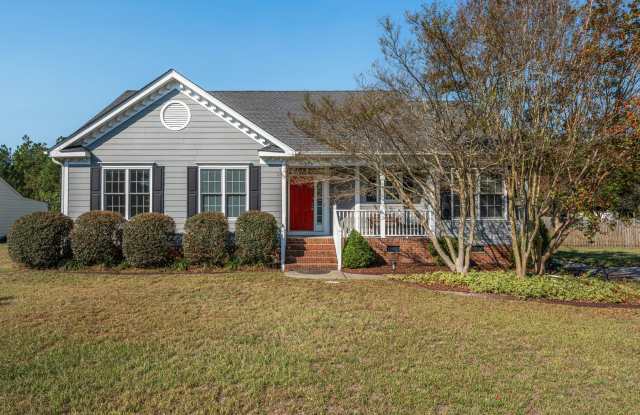 Charming 3-Bedroom Home with a HUGE Fenced Backyard in Fuquay-Varina! Gallery 1