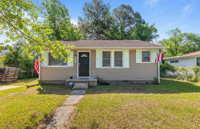 Charming 2-Bedroom Home with Modern Updates! - 426 New River Drive, Jacksonville, NC 28540