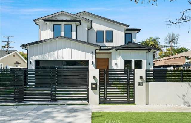 4425 Morse Avenue photos photos