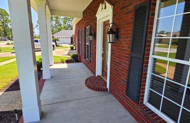 Beautiful Waterfront Oasis w/Private Dock Access, Pool & HOT TUB! *Pool Service, Pest Control & Lawncare Included!* Gallery 4