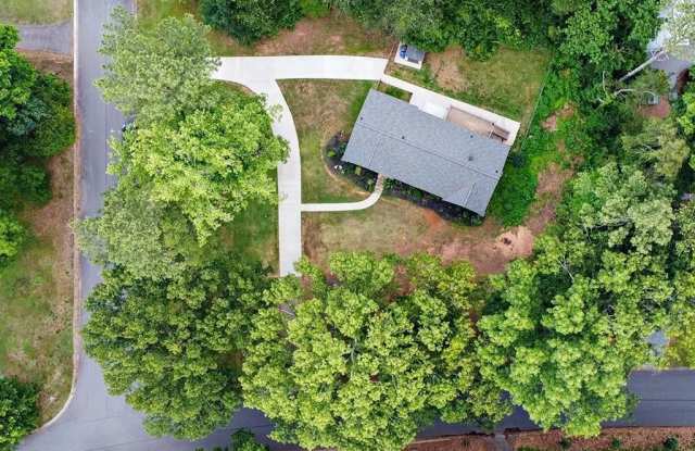 2637 Twin Oaks Drive SW unit: B photos photos