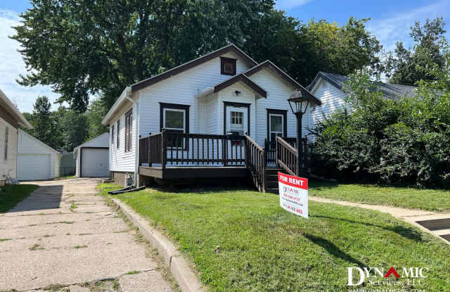 Updated 4+ Bedroom, 2 Bathroom House with Garage and Fenced Backyard - 1917 South Duluth Avenue, Sioux Falls, SD 57105
