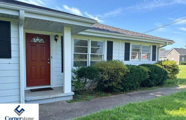 4 BR 2 BA walking distance to Newnan High School. - 258 Lagrange Street, Newnan, GA 30263