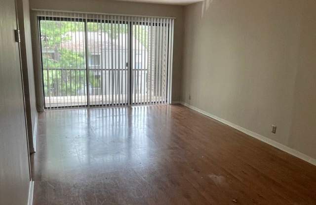 1859-307 Poplar Woods Cir. S Gallery 2