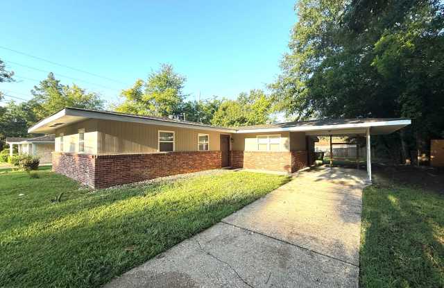 ** 3 Bed 1.5 Bath located off Zelda Road** Call 334-366-9198 to schedule a self tour photos photos