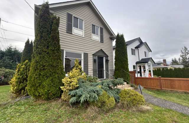 Great 3 bedroom 1.75 bath House in Tacoma with large backyard! - 3832 South Cushman Avenue, Tacoma, WA 98418