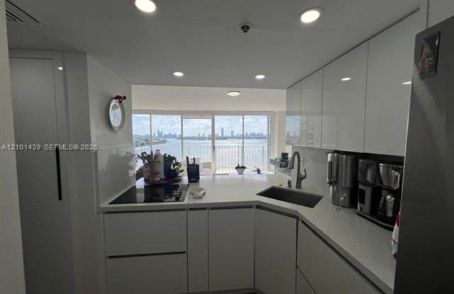 7601 E Treasure Dr cu-1107, North Bay Village, FL 33141 Gallery 3