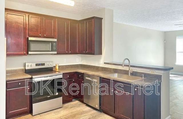 Room in 3 Bedroom Home at High Park Ln Gallery 3