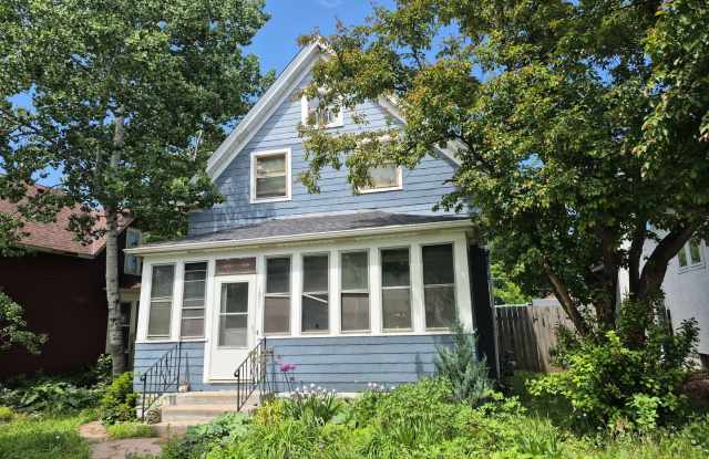 Single Family Home w/ Garage in Daytons Bluff!! photos photos