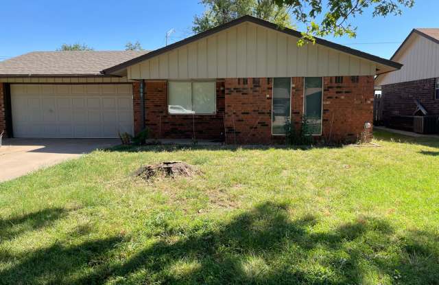 3 bed 2 bath one story home - 109 North Saddle Road, Enid, OK 73703