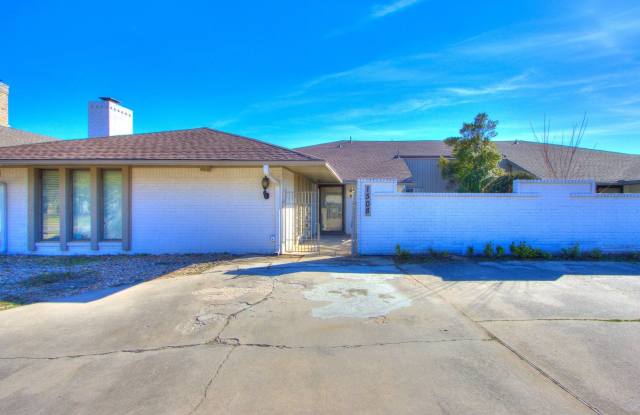Mid-Term Rental in Glenbrook Addition, Nichols Hills – Prime Location! - 1508 Glenbrook Drive, Oklahoma City, OK 73118